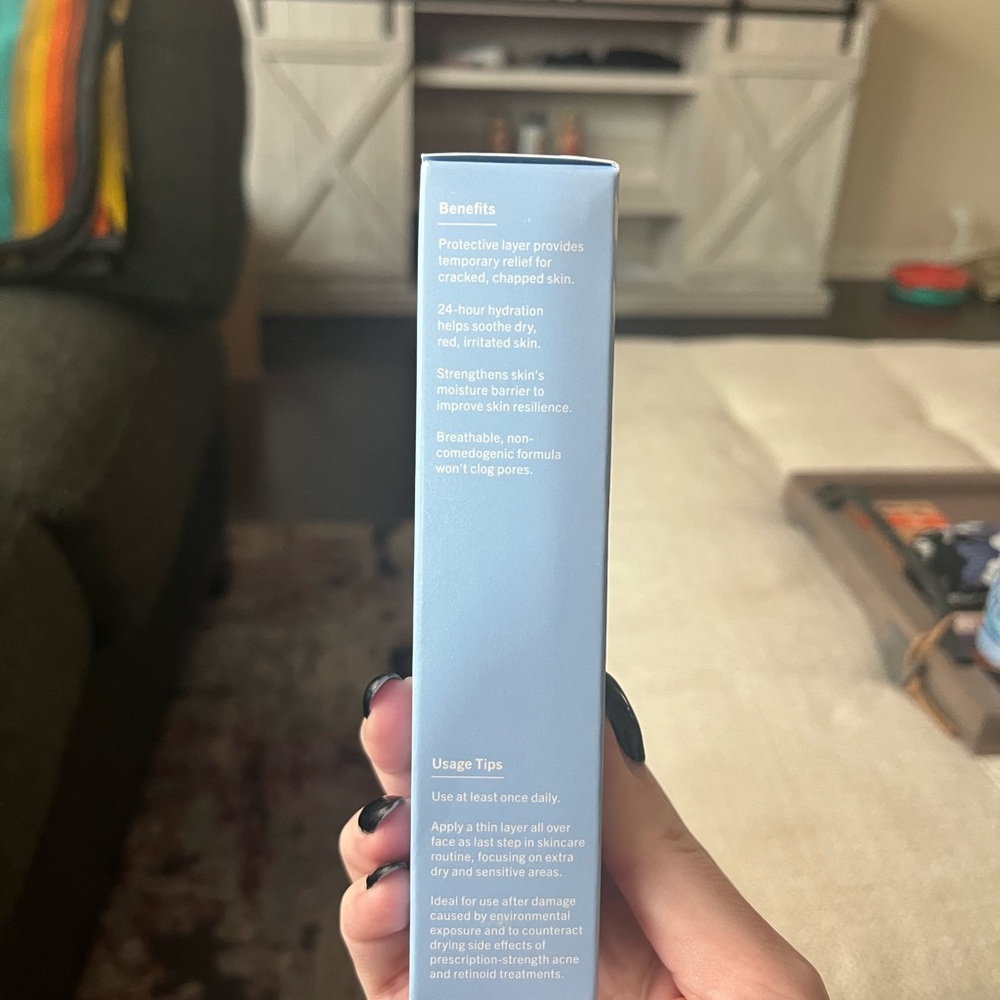 First Aid Beauty - Ultra Repair Rescue Balm - Picture 3 of 8